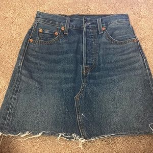 I’m selling a great jean skirt